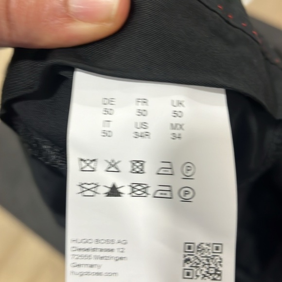 Hugo Boss full tuxedo. Jacket 40 R pants pants 34R - Picture 4 of 8